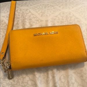 Micheal Kors wristlet